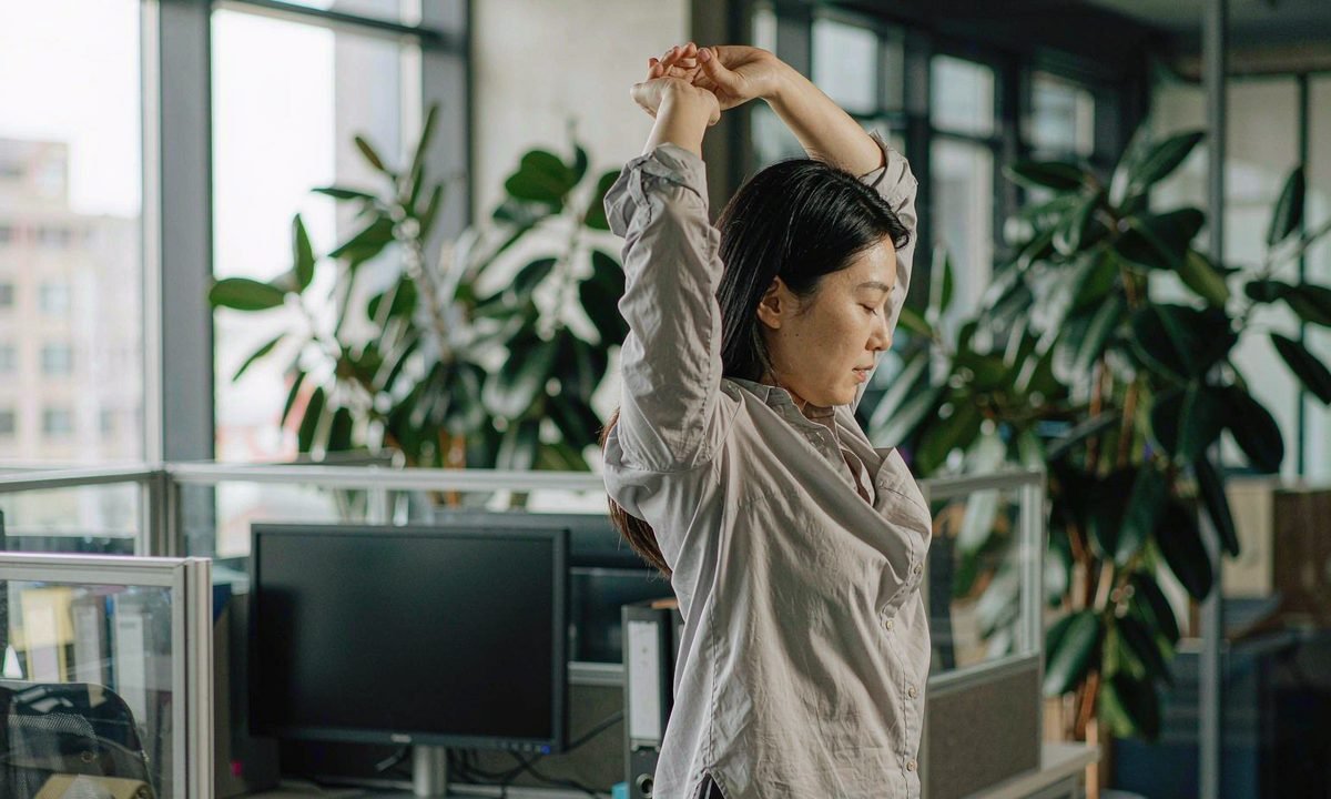 久坐人群每日 10 分钟恢复计划：办公桌边就能做完